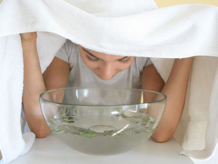 X&ocirc;ng hơi c&oacute; thể g&acirc;y k&iacute;ch ứng, l&agrave;m lớp vảy bị bong sớm dẫn đến nguy cơ nhiễm tr&ugrave;ng,