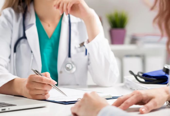 B&aacute;c sĩ da liễu giỏi sẽ kh&ocirc;ng im lặng khi da bạn gặp phản ứng sau điều trị
