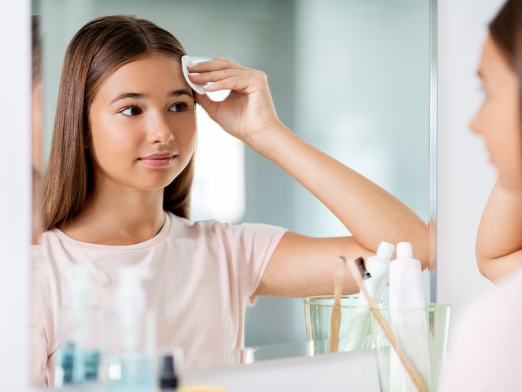 Bước l&agrave;m sạch da cực quan trọng ở tuổi dậy th&igrave;