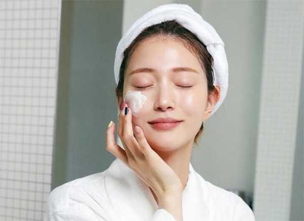 Sử dụng kem chống nắng giữ da ti&ecirc;m được bền đẹp v&agrave; l&acirc;u d&agrave;i hơn