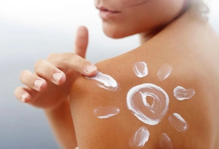 Bảo vệ v&agrave; l&agrave;m trắng da bằng kem chống nắng