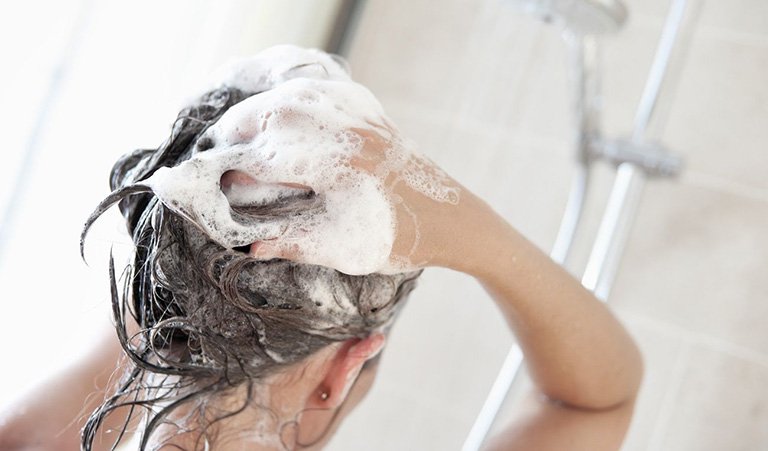 Sau 2 ngày có thể gội đầu nhẹ
