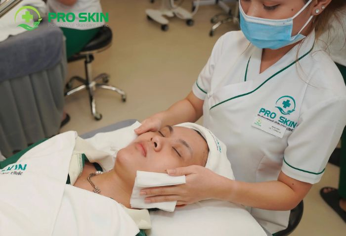 Lựa chọn nặn mụn tại ph&ograve;ng kh&aacute;m da liễu quận 7 uy t&iacute;n PRO SKIN