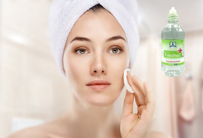 Bước 1: L&agrave;m sạch dịu nhẹ