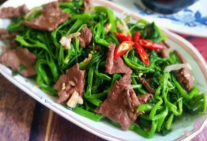 Thịt b&ograve;, thịt g&agrave;, rau muống