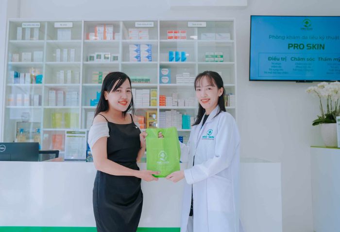 Bước 3: K&ecirc; toa dược mỹ phẩm ch&iacute;nh h&atilde;ng điều trị vi&ecirc;m da hiệu quả&nbsp;